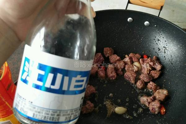 红烧牛肉炖土豆的做法图解4