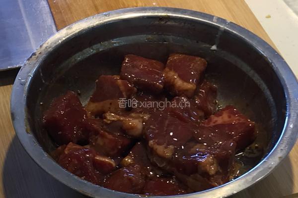 烧汁蘑菇炒牛肉粒的做法图解2