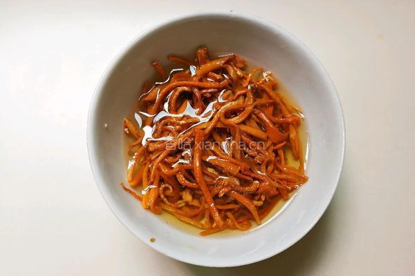 淡菜蛹虫草海带骨头汤的做法图解4