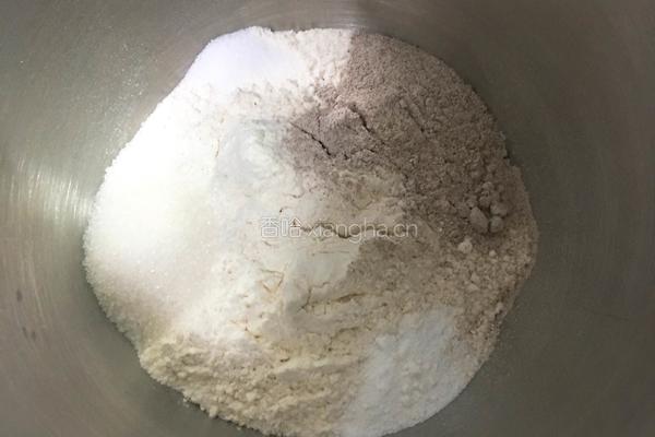 黑麦芝麻核桃吐司的做法图解1