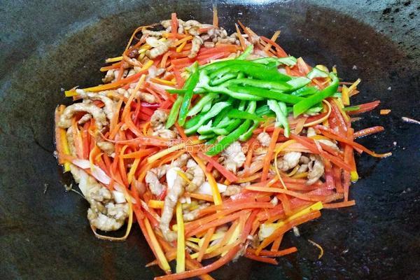 青椒胡萝卜炒肉丝的做法图解13