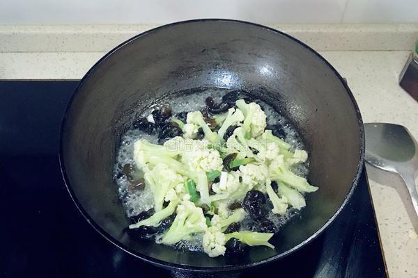 花菜炒黑木耳的做法图解8