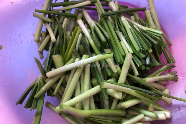 下饭菜—红椒炒韭菜的做法图解2