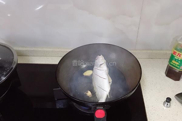 红烧黄山鱼的做法图解3
