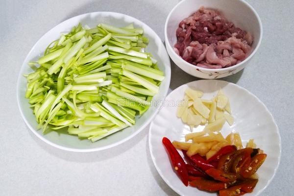 泡椒韭黄肉丝的做法图解2