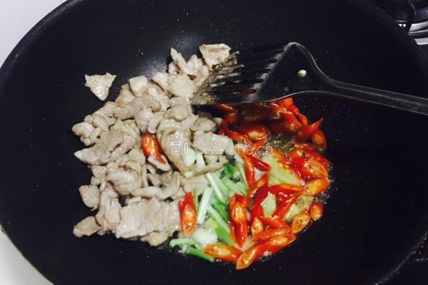 蘑菇烧肉的做法图解4