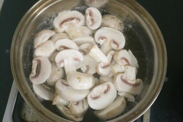 平底锅蘑菇鲜虾披萨的做法图解9