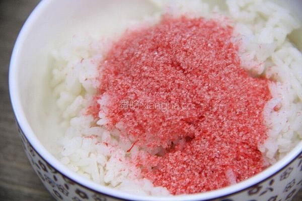 草莓饭团的做法图解3