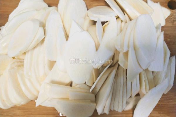 双椒炒茭白的做法图解3