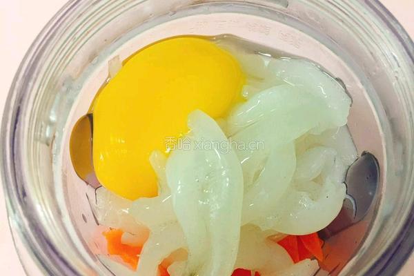 胡萝卜银鱼粒粒面的做法图解2