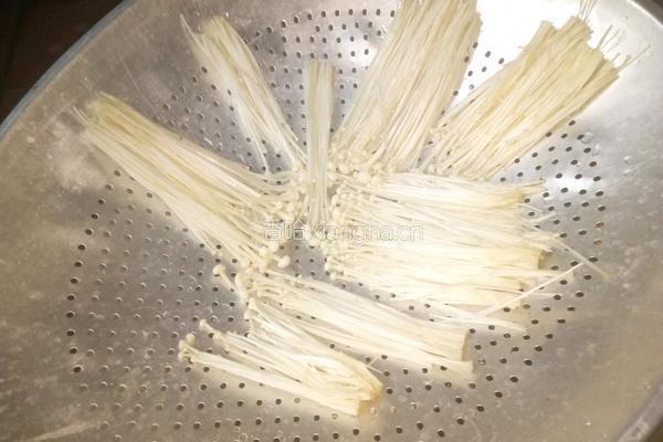 炸金针菇的做法图解3