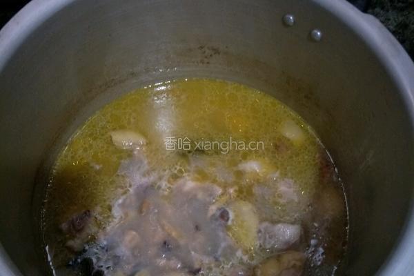 鸡肉排骨墨鱼汤的做法图解3