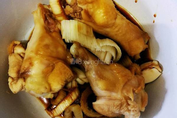 蘑菇蒸鸡腿的做法图解2