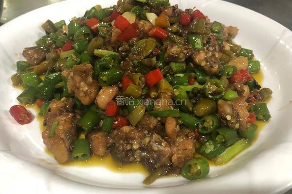 家常菜之尖椒鸡丁，勾起你的味蕾。的做法图解3