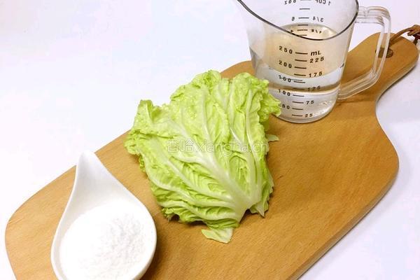 白菜泥米粉糊的做法图解1