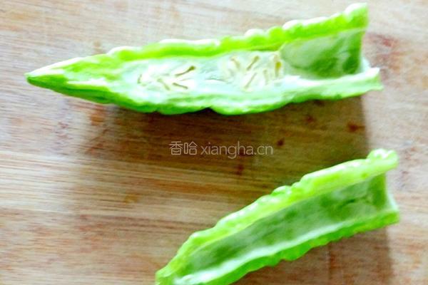 苦瓜煎蛋的做法图解2
