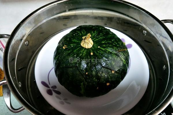海鲜炒饭南瓜盅的做法图解5