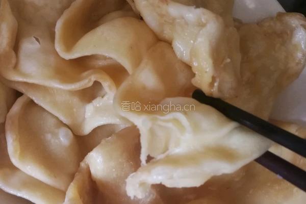 地锅鸡上面的锅贴饼