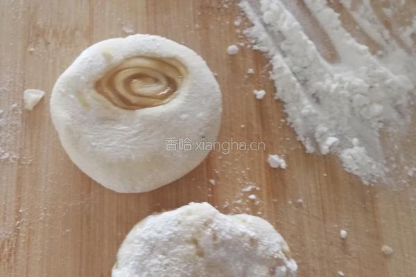 地锅鸡上面的锅贴饼的做法图解6