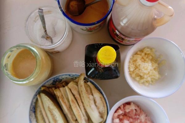 花生酱肉末茄子的做法图解1