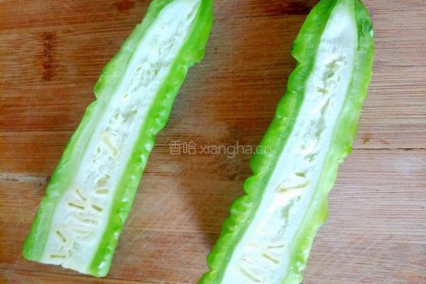 蜂蜜苦瓜冰棍的做法图解2
