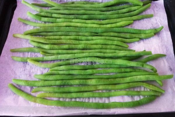 香辣烤豆角的做法图解5