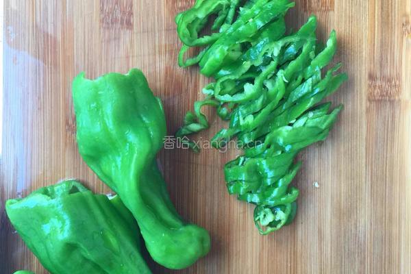 青椒炒鸡蛋的做法图解2