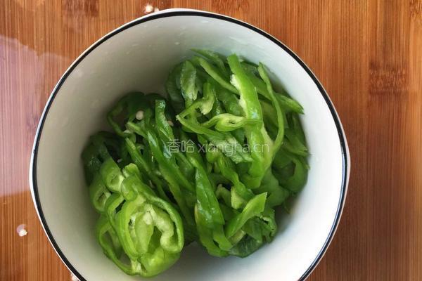 青椒炒鸡蛋的做法图解3