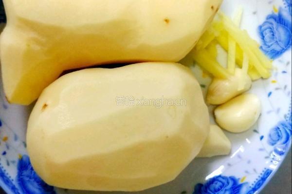 酸辣土豆丝的做法图解1
