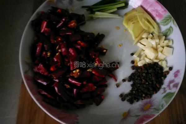 辣子鸡的做法图解2