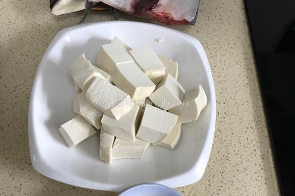 鱼头豆腐汤的做法图解3