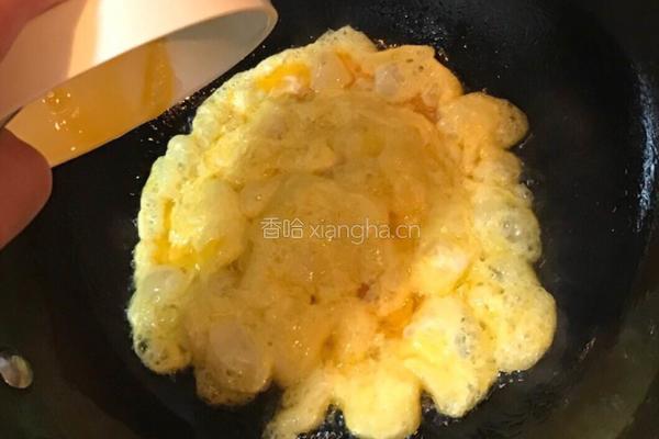 蒜香洋葱炒蛋的做法图解3