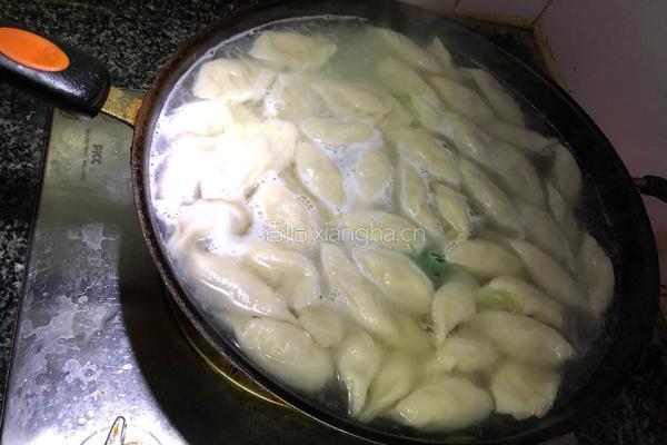 家常白菜猪肉馅饺子的做法图解6