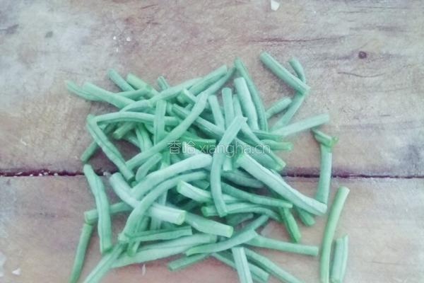 豇豆角炒土豆的做法图解2