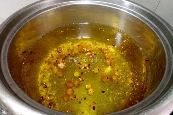 薏仁红豆莲子粥的做法图解3