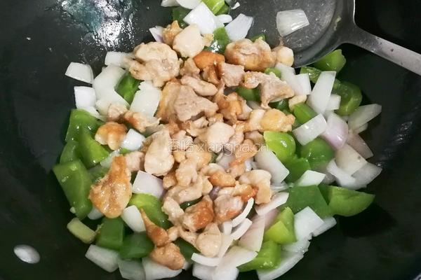 洋葱青椒鸡腿丁的做法图解10