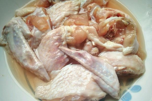 鸡翅膀炒青红椒的做法图解1