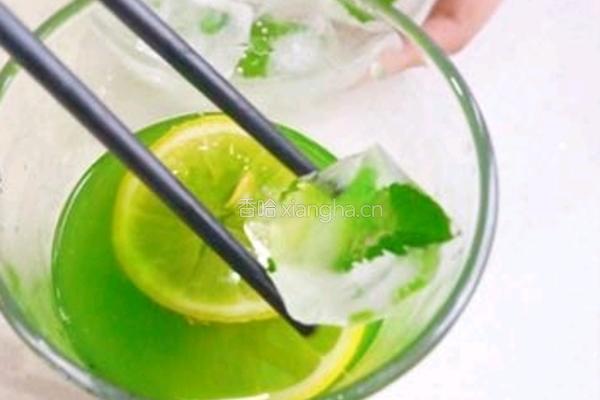 薄荷柠檬青汁冰饮的做法图解4