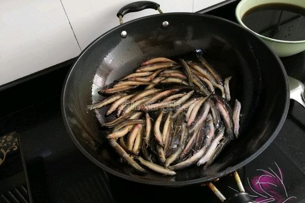 干煸糟菜泥鳅的做法图解3