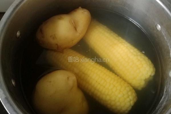 玉米土豆泥的做法图解1