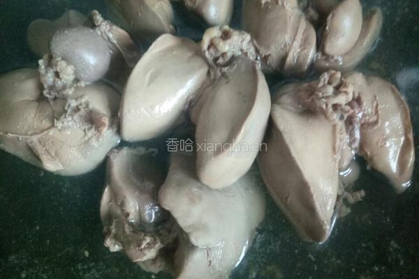 胡萝卜炒鸡肝的做法图解2