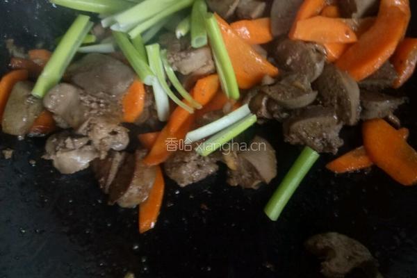 胡萝卜炒鸡肝的做法图解8