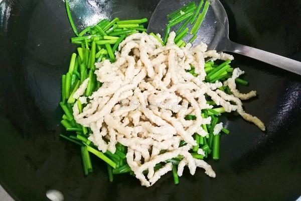 韭苔小面筋的做法图解7