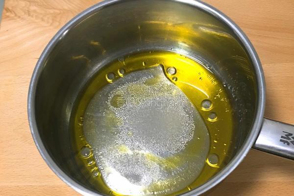 8寸鱼松戚风蛋糕的做法图解1