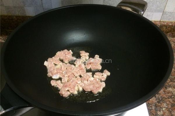 芹菜肉丁的做法图解5