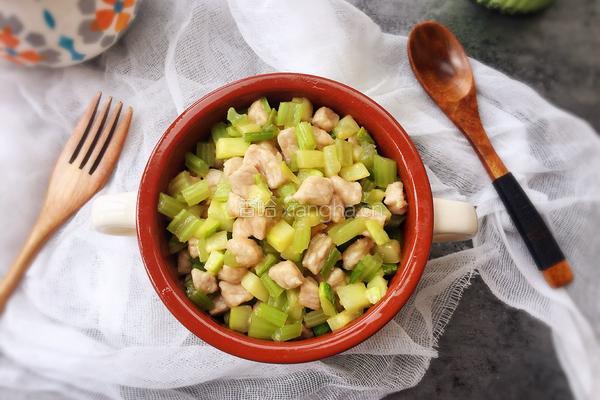 芹菜肉丁的做法图解11