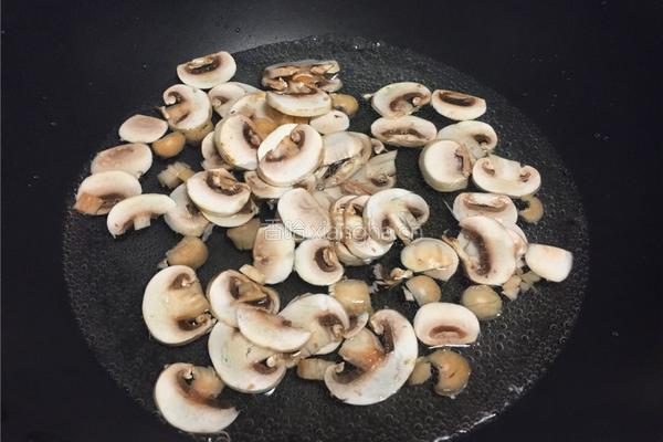 黑椒牛排炒蘑菇的做法图解3