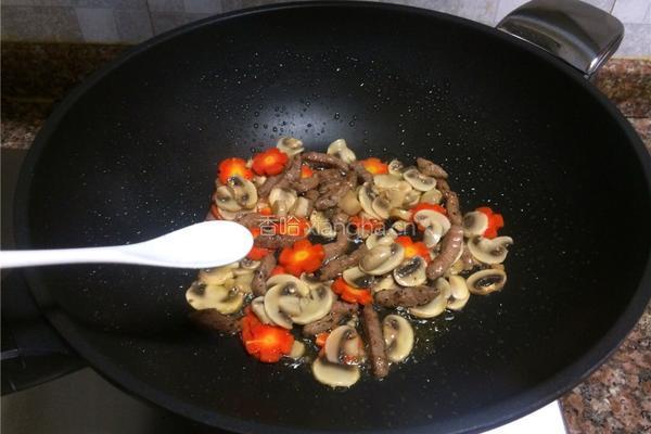 黑椒牛排炒蘑菇的做法图解8