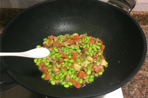 青豆炒蘑菇的做法图解8