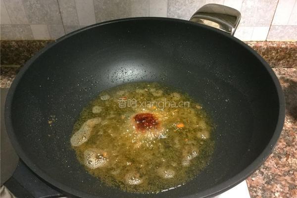 泡椒豆豉干烧鱼的做法图解7